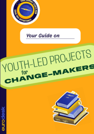 Youth led projects for change makers borítókép a címmel és egy kupac könyvvel
